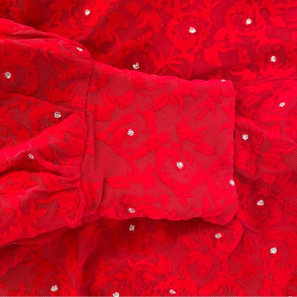 NWT Adrienne Vittadini Red Lace Top size M Silver Dots ❣️Great for Valentine ❤️ - Picture 5 of 7